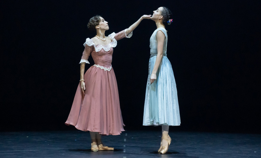 Две женщины. Амок