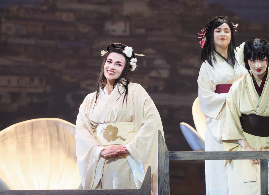 Мадам Баттерфляй